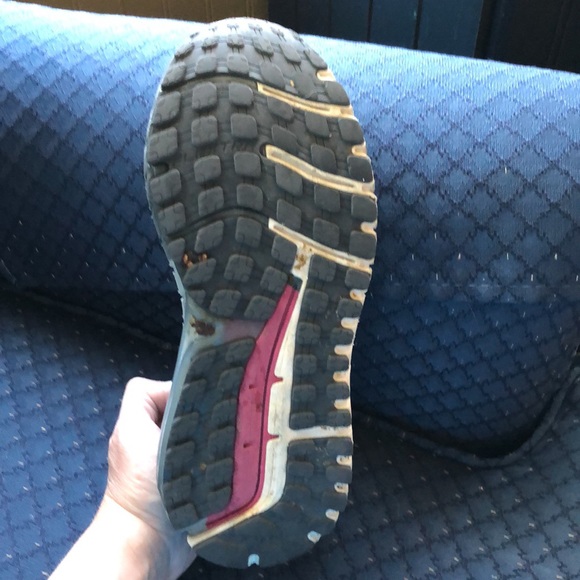 Brooks “Ariel 18” Shoe, Size 7.5 - Picture 11 of 12